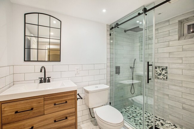 Building Photo - 4Bed/2Bath home with newly renovated basem...