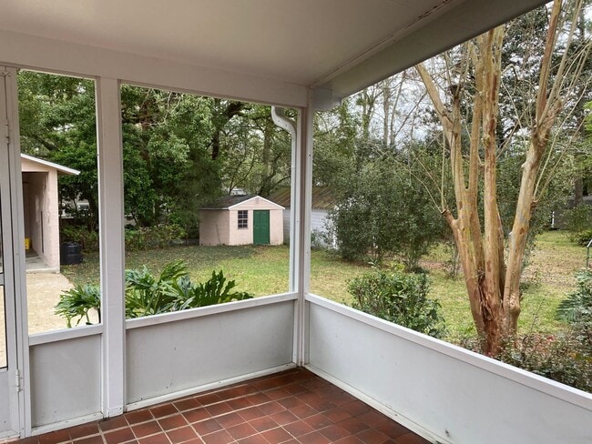 Building Photo - 411 Beard St