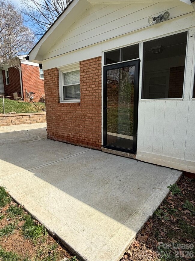 Building Photo - 943 Dudley Dr