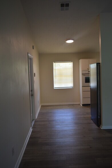Building Photo - 8114 Meadowglen Dr