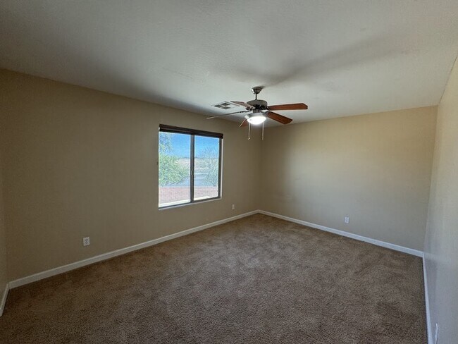 Building Photo - Gilbert Four Bedroom