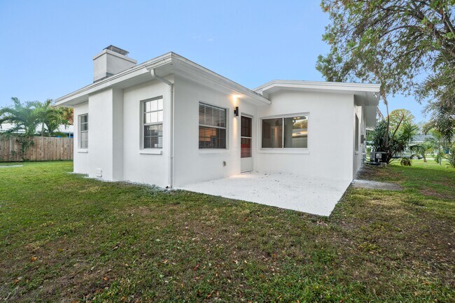 Building Photo - 353 Shirley Ave