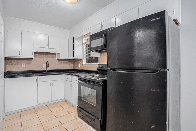 Building Photo - Must see 3BR/2.5BA Townhome In Union City!