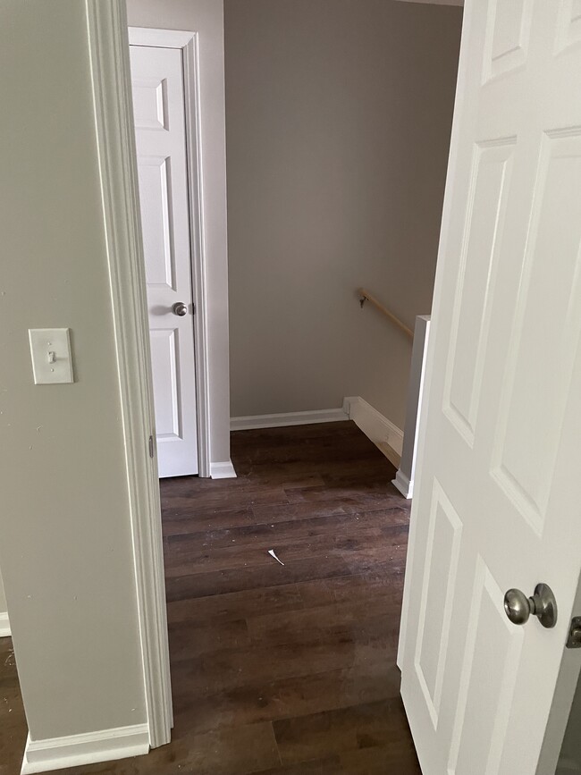Upstairs landing - 1417 Cherrycrest Dr