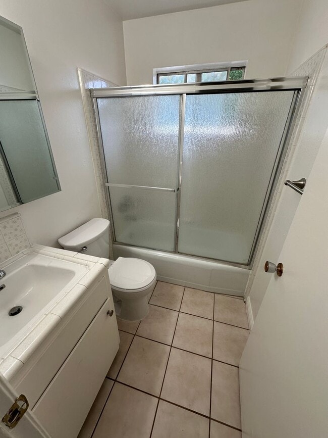 Building Photo - 1089 Oakmont Dr