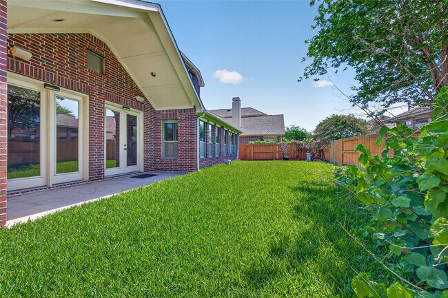 Building Photo - 17311 Quiet Shores Dr