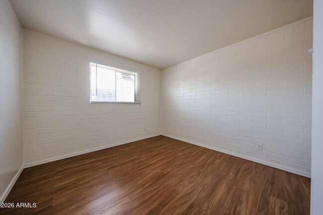 Building Photo - 2226 W Heatherbrae Dr