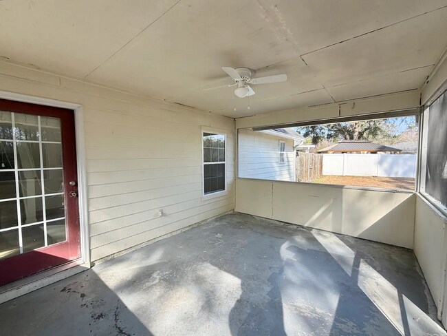 Building Photo - Spacious 5-bedroom, 3-bath home!