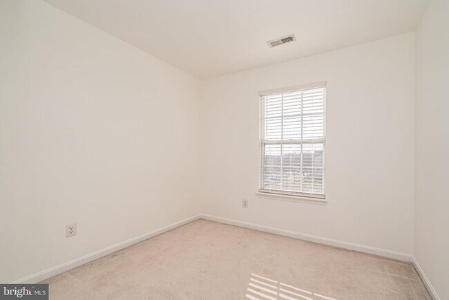 Building Photo - 2507 James Maury Dr