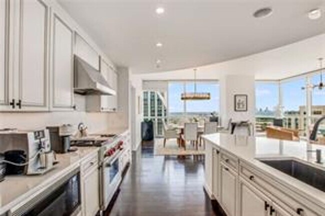 Building Photo - Furnished Luxury Buckhead Condo - Walk to EVERYTHING