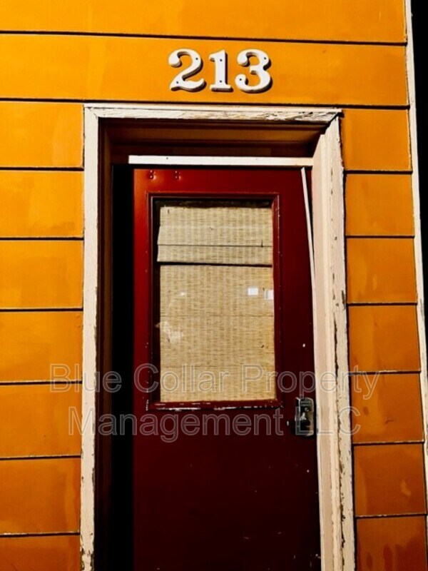 Building Photo - 213 Locust St