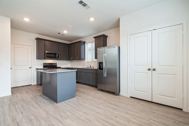 Building Photo - 16523 Pine Arrow Dr