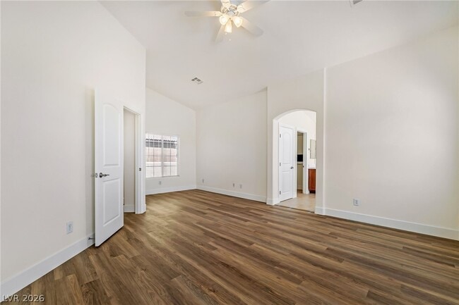 Building Photo - 9372 Glendora Valley St