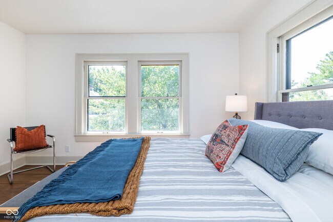 Building Photo - 322 E 37th St