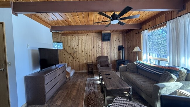 Building Photo - 18850 Fir Dr