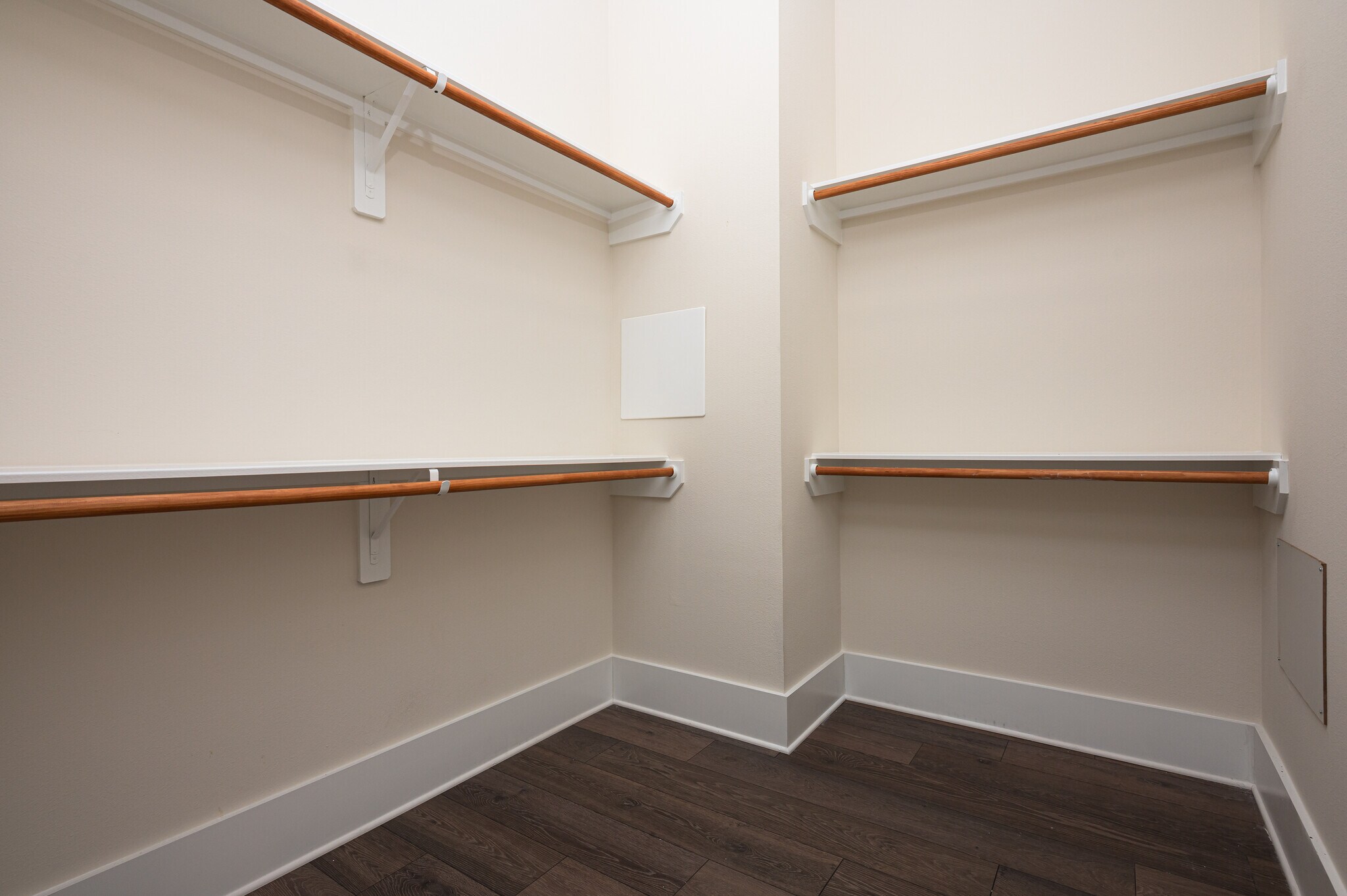 Building Photo - 917 Thompson St