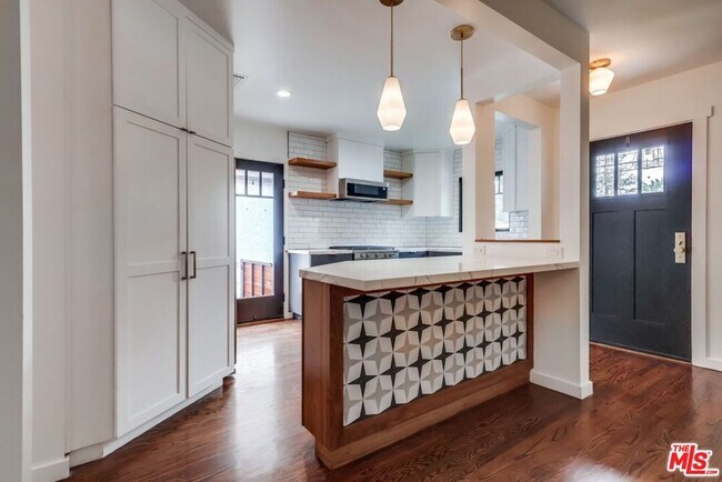 Building Photo - 3725 Edenhurst Ave