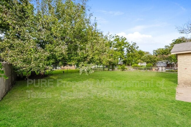 Building Photo - 1811 E Timberview Ln
