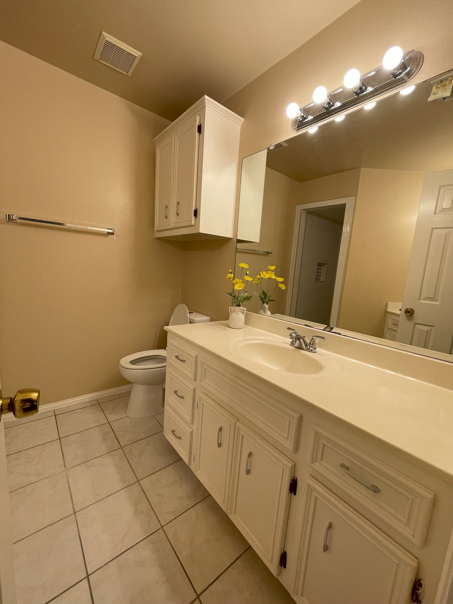 Master bath 1 - 6800 N 8th St