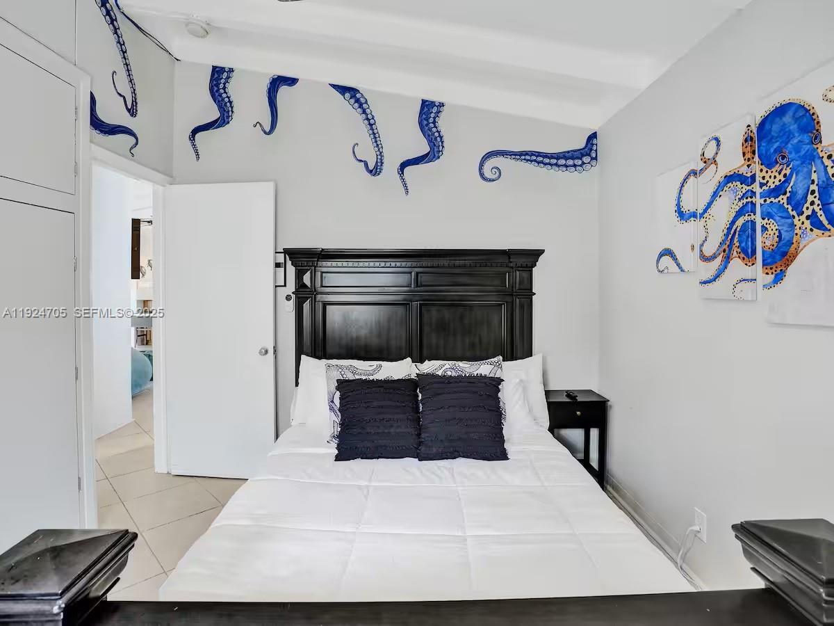 Building Photo - 2525 Gulfstream Ln