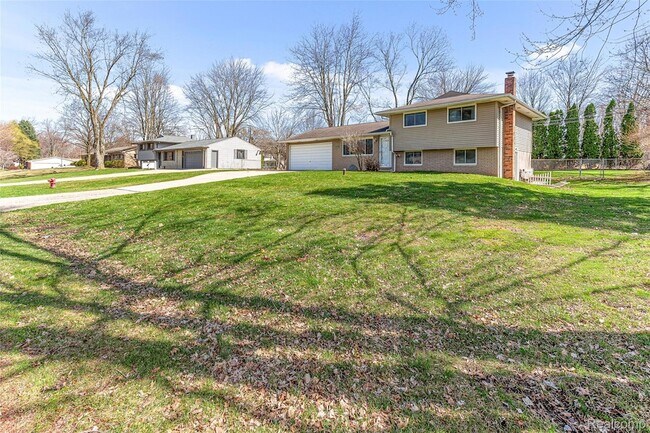 Building Photo - 25690 Glamorgan Dr