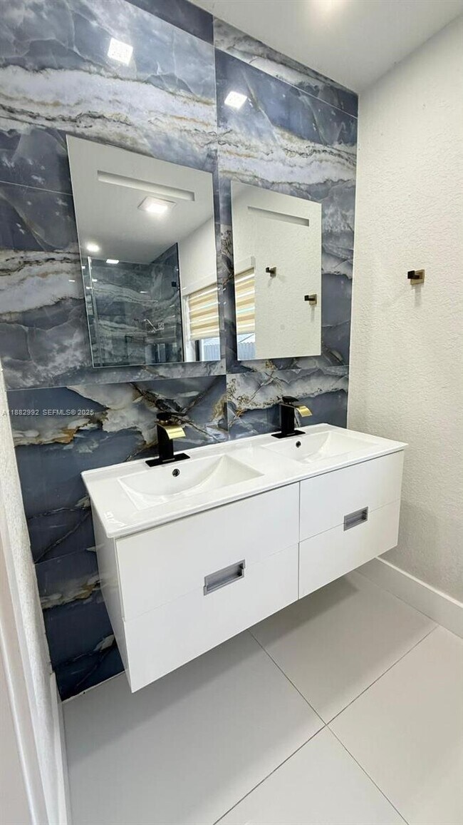 Building Photo - 10460 SW 26th Terrace