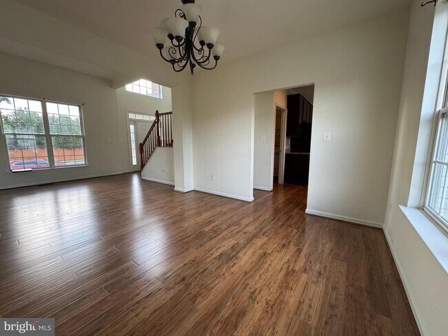 Building Photo - 105 Fredericksburg Dr