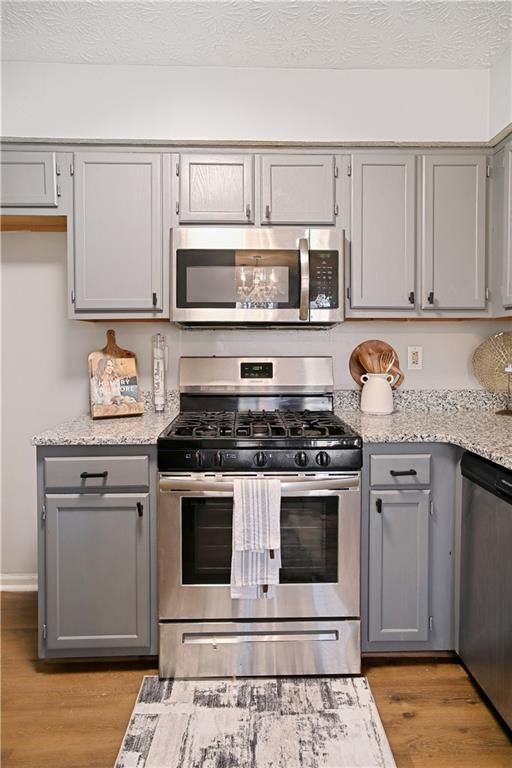Building Photo - 1528 Carriage Ln