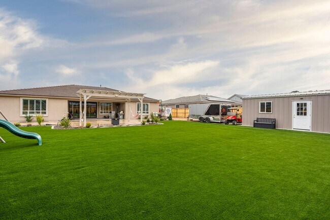 Building Photo - Spanish Springs furnished home for rent