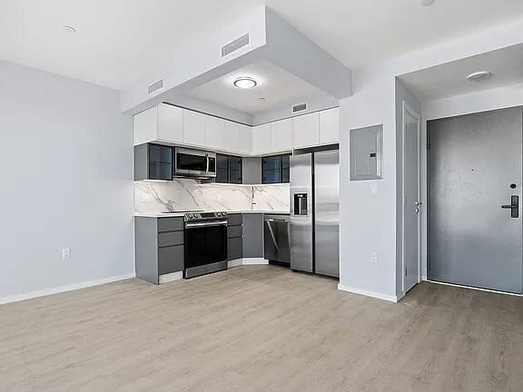 Building Photo - 684 Dean St