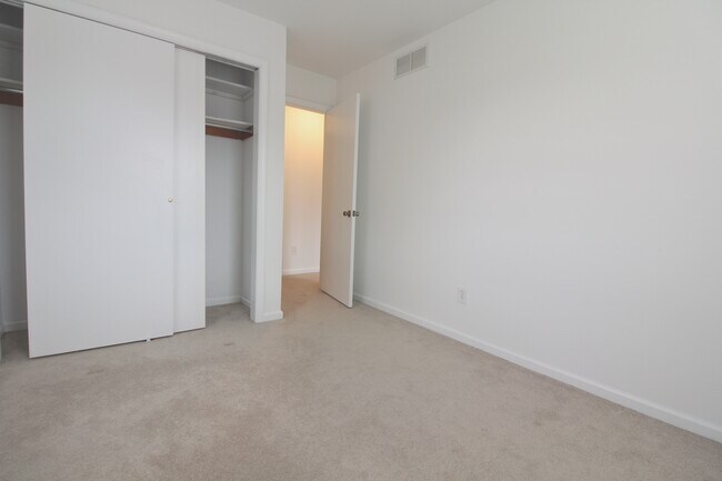 Building Photo - 214 Troon Ct