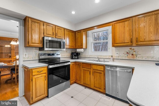 Building Photo - 8009 Frontier Dr