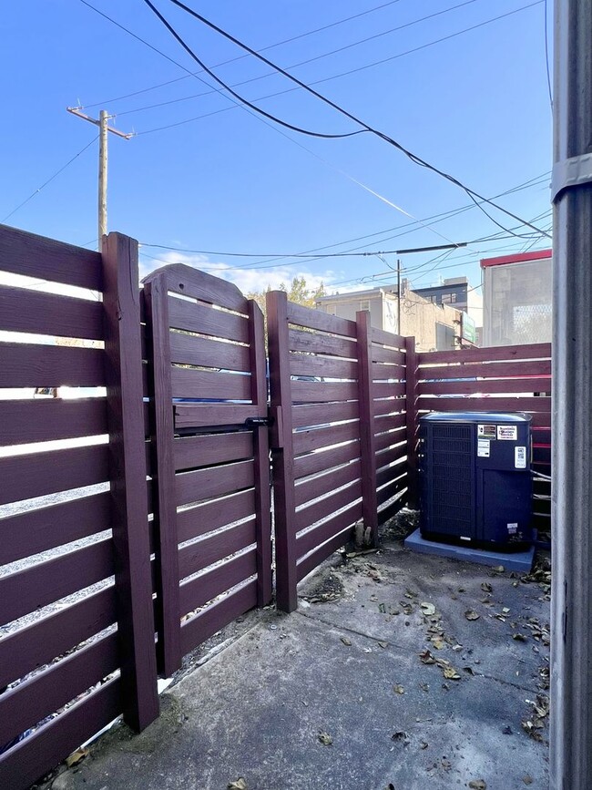 Building Photo - Beautiful 1 BR w/ in unit WASHER / DRYER and private basement! *Available Now*