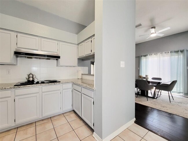Building Photo - 7122 River Garden Dr