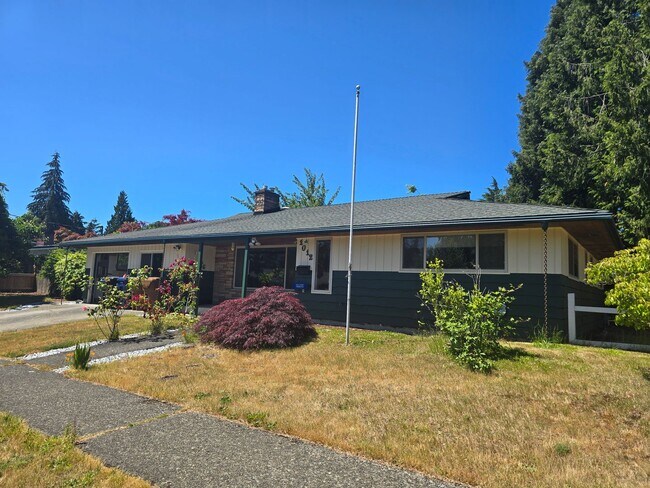 Building Photo - Spacious North Tacoma Rambler