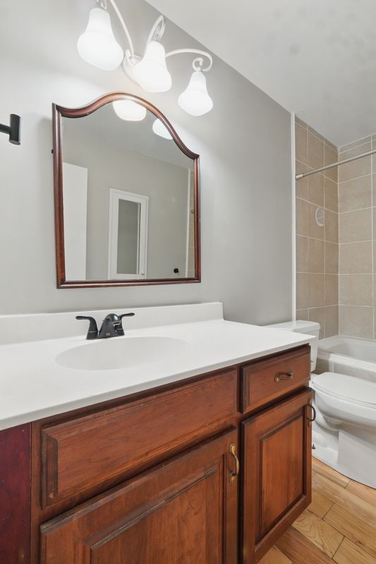 Building Photo - 3127 N Riverside Dr