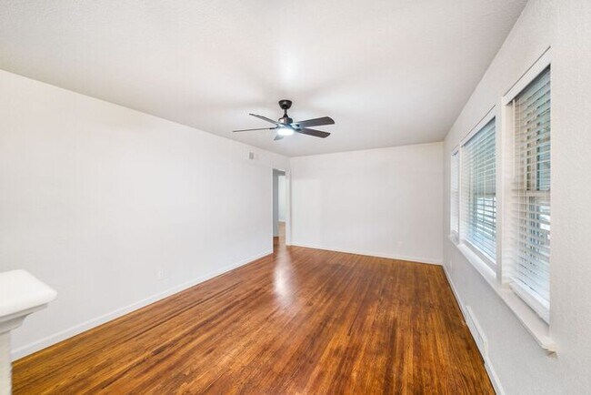 Building Photo - Move In SPECIAL! Beautifully Remodeled 2-B...