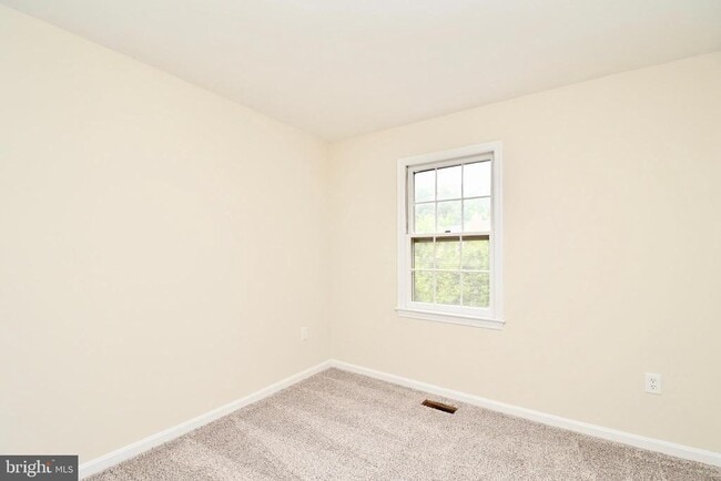 Building Photo - 8991 Omega Ct