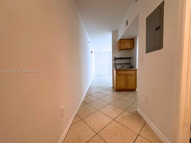 Building Photo - 2630 SW 28th St