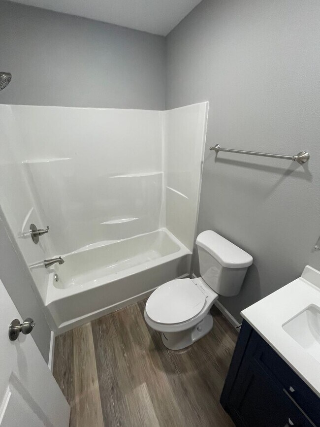 Building Photo - 1005 E Monroe St