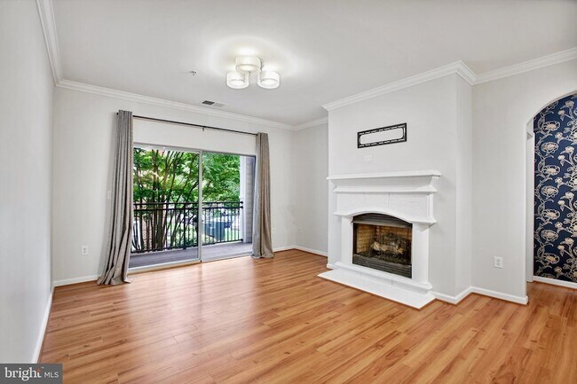 Building Photo - 12937 Centre Park Cir