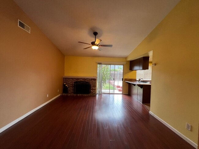 Building Photo - **Beautiful 4 Bdrm 2 Bath Home 5 Minutes t...