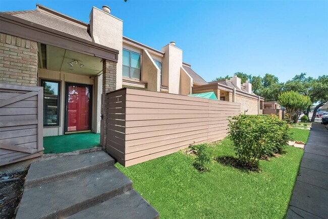Building Photo - 3121 Park Ln