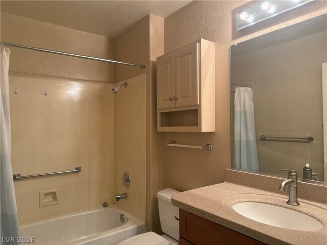 Building Photo - 2425 Showcase Dr