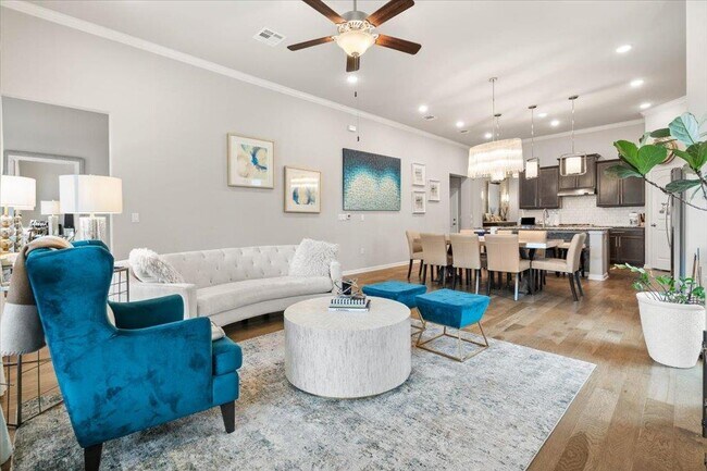 Building Photo - 11901 Deering Pl