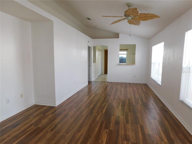 Building Photo - 6047 White Sails Dr