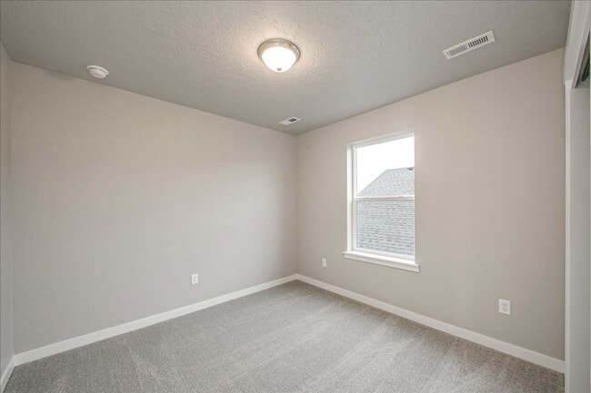 Building Photo - 2 Story Nampa Home!