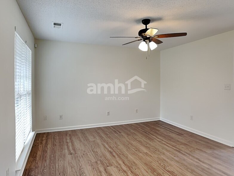 Building Photo - 14301 Blue Grass Dr