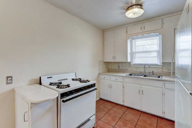 Building Photo - Welcome to the Bethany 2 Bedroom, a charmi...