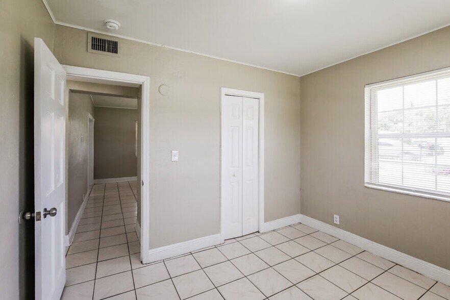 Building Photo - 1100 NW 143rd St